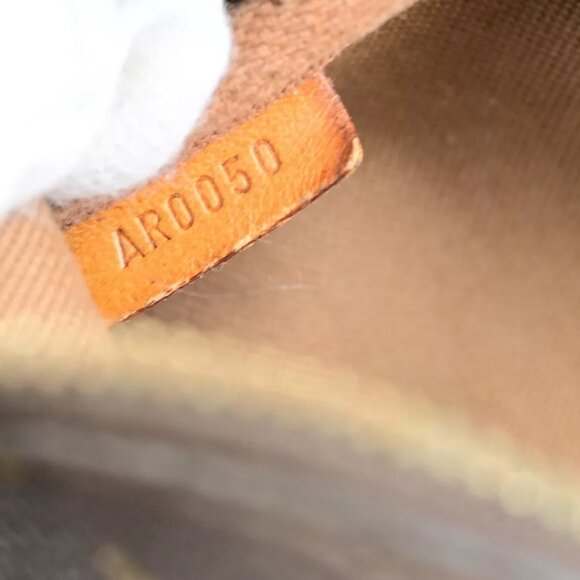 LOUIS VUITTON Pochette Accessoires Hand Bag Monogram Leather BN - Picture 12 of 14